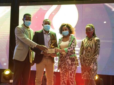 Kenneth Kazooba, Isma Lule and Nakyanzi Rose of StarTimes receiving the awards