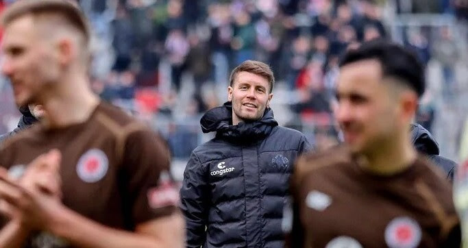 The Touchline Sports - Fabian Hürzeler: St. Pauli headcoach is only 30 but already striding past Klopp